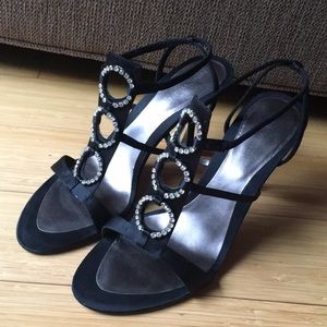 Like New size 9 Nine West fancy black heels